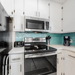 https://sunnyside-beach-house-and-studio.panamacity-beachhotels.com