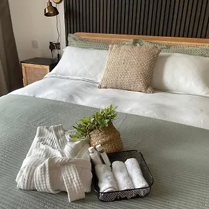 https://quiet-luxe-home-with-gym-and-free-parking.brighton-hotels-england.com